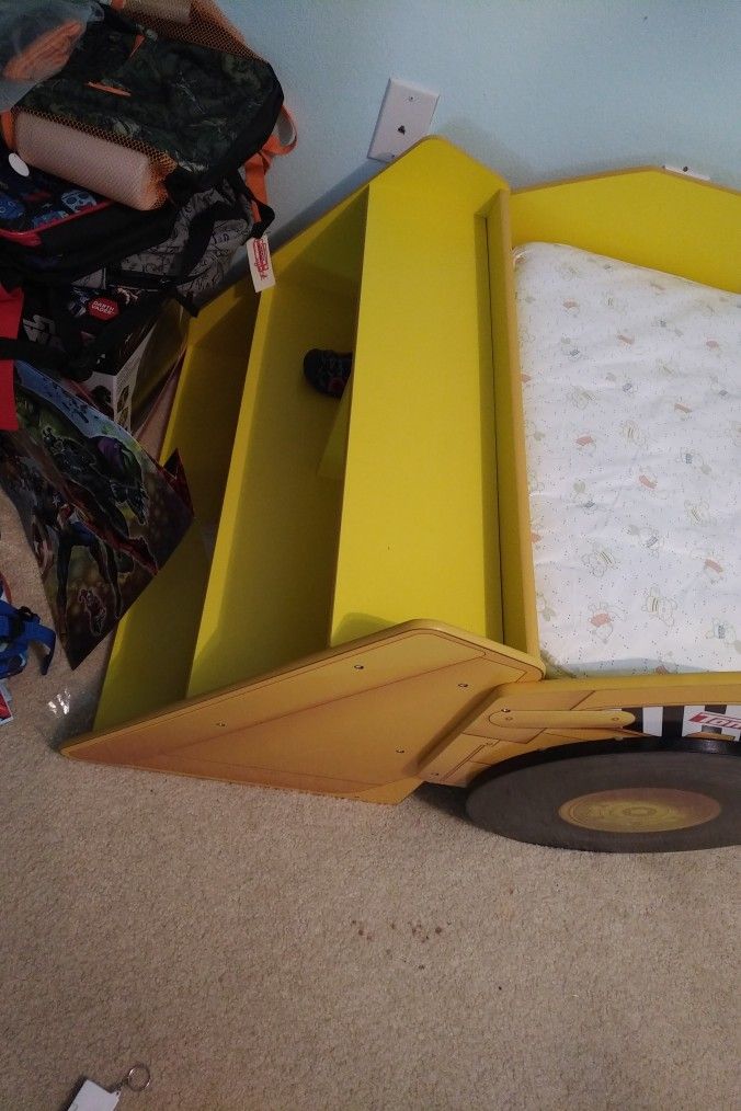 Tonka Bulldozer Toddler Bed Excellent Condition. for Sale in Tampa