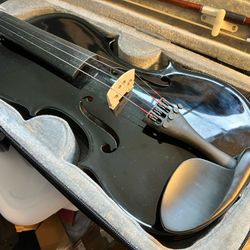 Black 4/4 Violin w/case and Shoulder Rest