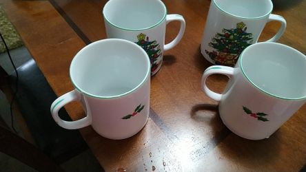 $2 set of four fine ceramic Christmas cups great condition