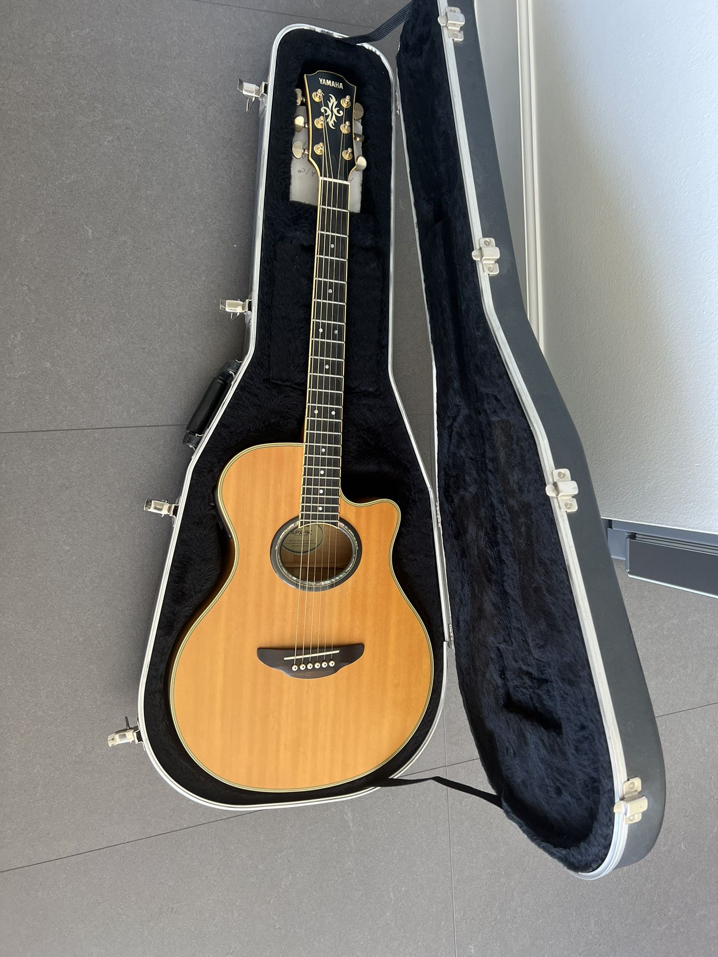 Yamaha Acoustic Electric Guitar APX-9C W/ Case