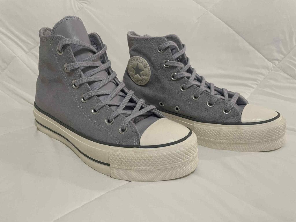 Converse Hi Tops US 7.5