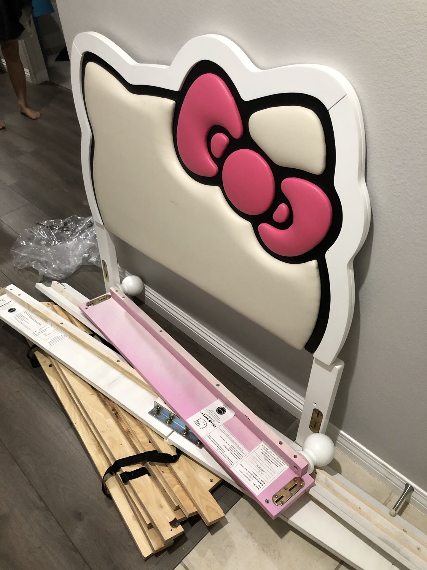 Hello kitty twin size bed