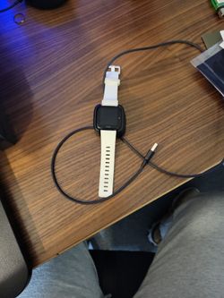 Fitbit Versa With Charging Dock