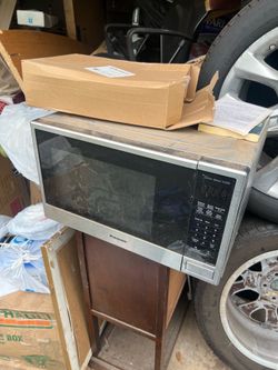 Panasonic Genius Sensor 1100W Microwave – Stainless Steel