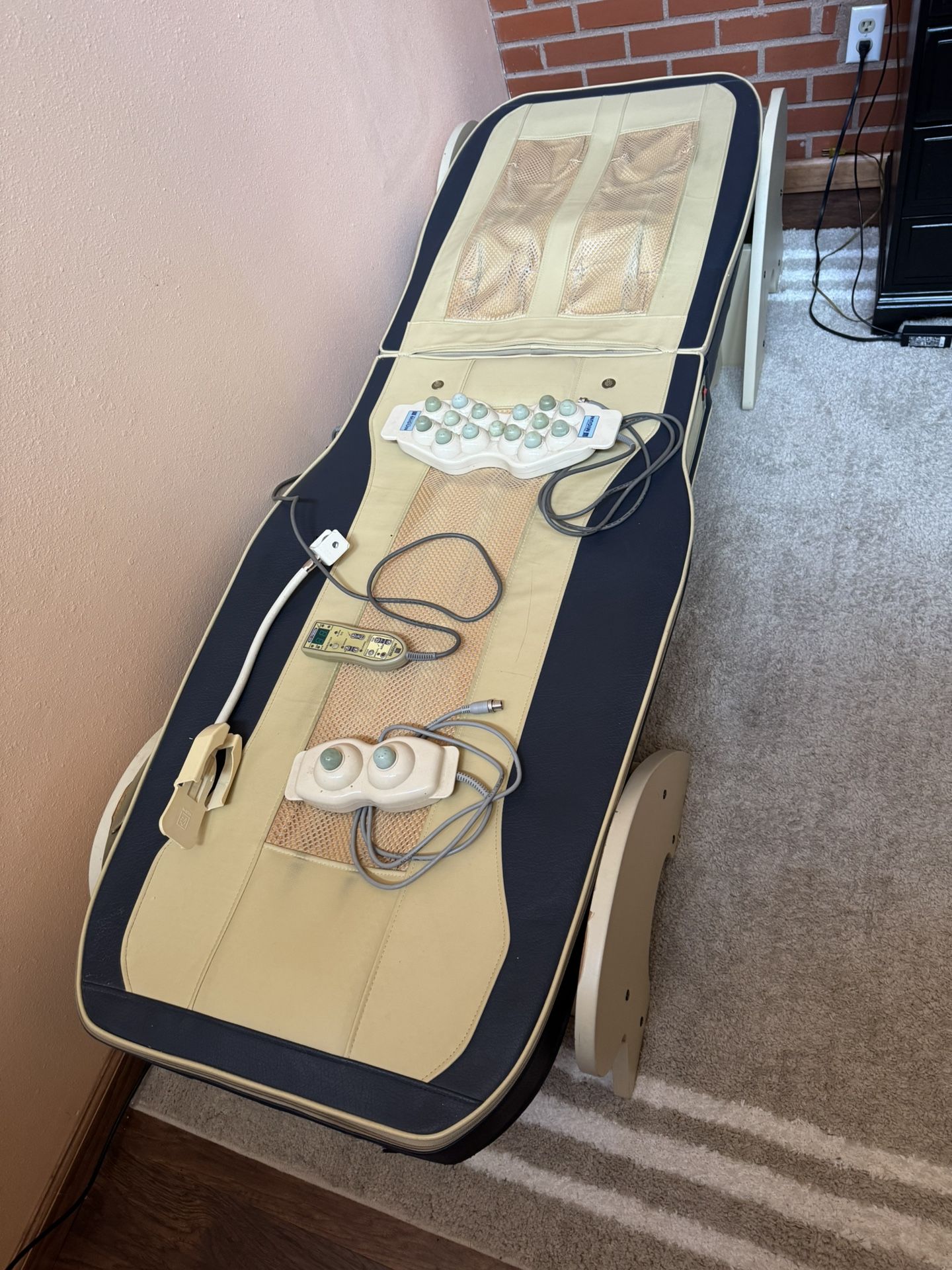 Migun Thermal Massage Bed With Attachments