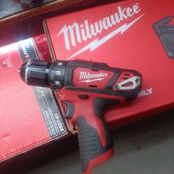 MILWAUKEE M12 DRILL DRIVER  TOOL ONLY 
