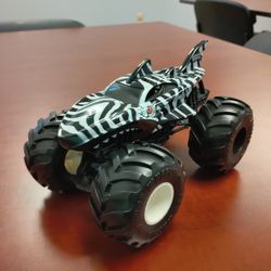 Hot Wheels ZEBRA monster truck like new 1:24 Scale Diecast very clean