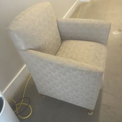 Armchair – Clean & Comfortable 🛋️  