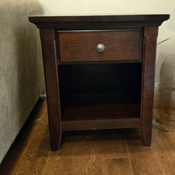 END TABLES SOLD SEPARATELY OR AS A PAIR
