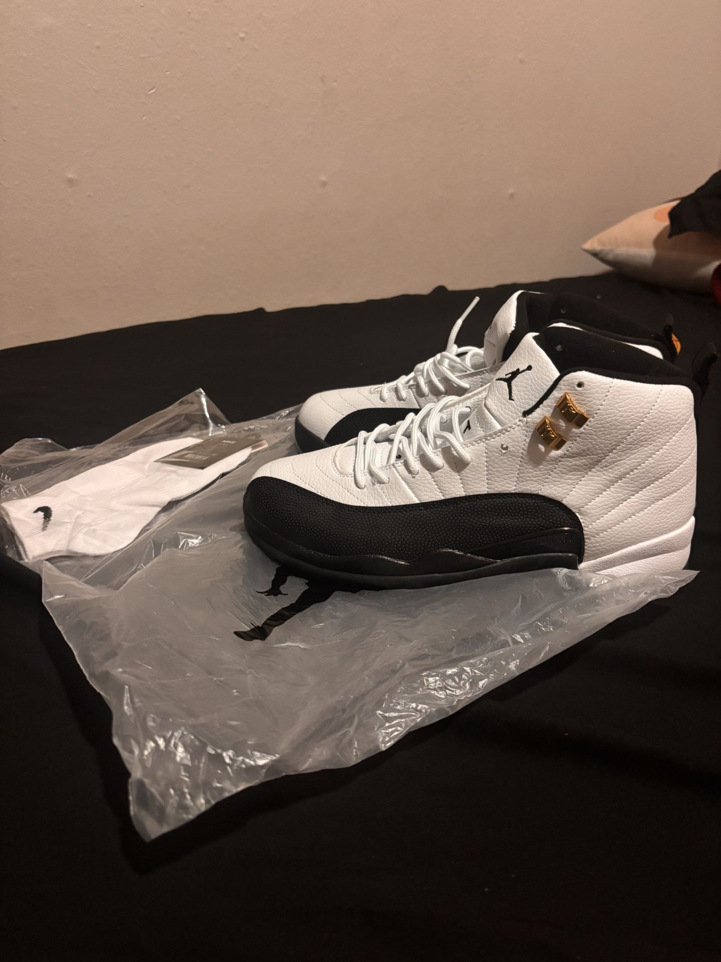 White & Black High-Top Basketball Sneakers – Size (10)
