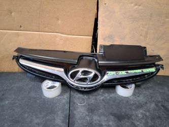 2014-2015-2016 HYUNDAI ELANTRA UPPER GRILL OEM USED #11821