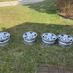 Tacoma rims 4 oem rims with tpm sensors, perfect condition, lug nuts.