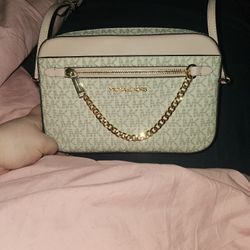 Like New Michael Kors Bag 