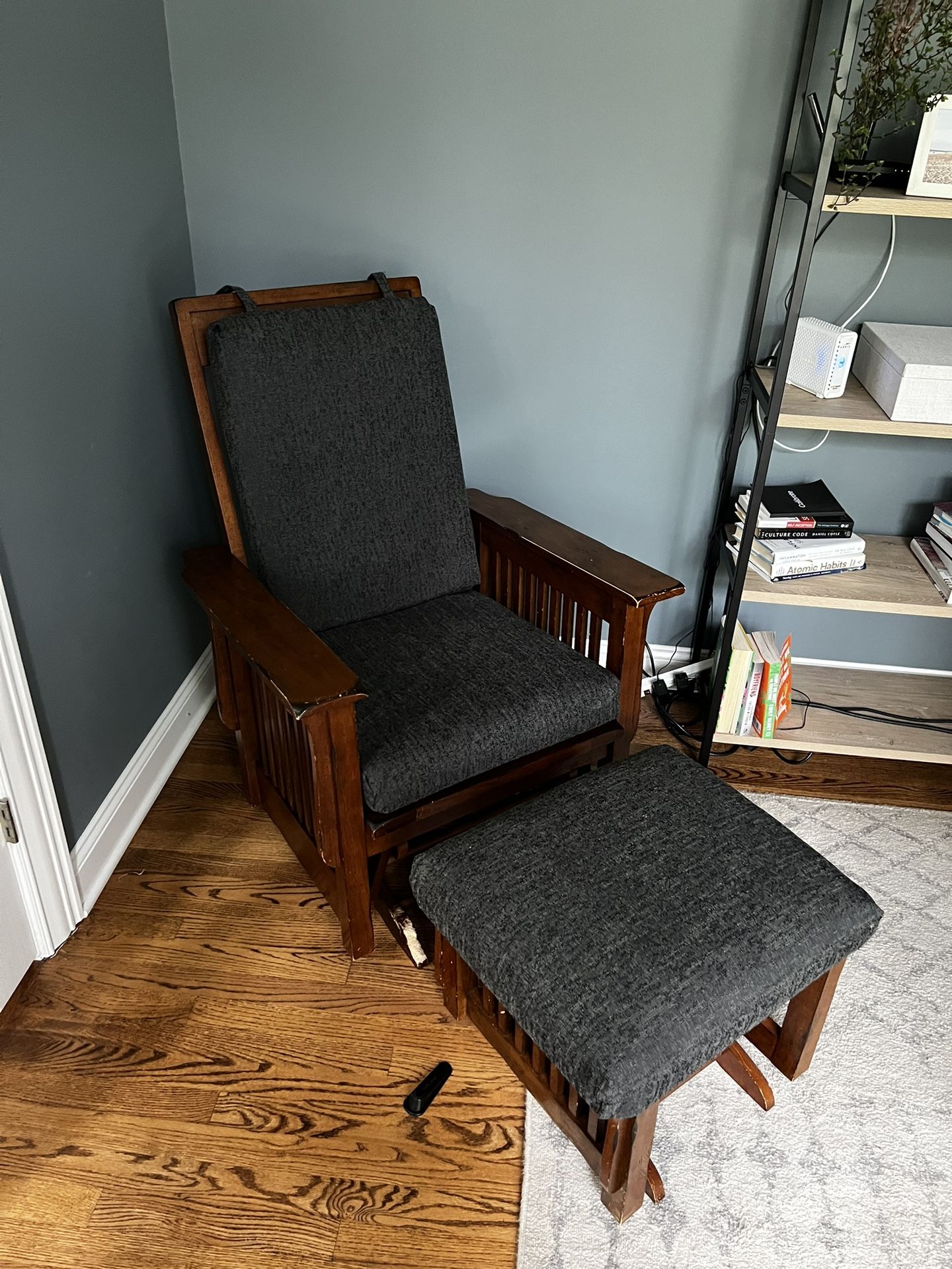 Solid Wood Rocking Chair And Foot Rocker