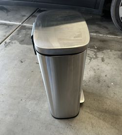8 Gallon Kitchen Trash Can with Lid Stainless Steel Garbage Can Recycling Rubbish Bin Silver