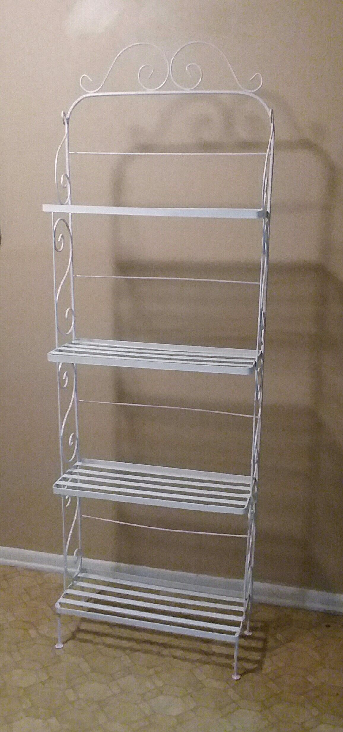 (Heavy Duty) Tall/Wrought iron Rack/Stand (Excellent Used Condition)