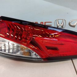 2020-2024 TOYOTA COROLLA RIGHT OUTER HALOGEN TAIL LIGHT