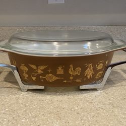 Vintage/ Collectible Pyrex Casserole Dish 