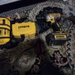 DeWalt 20v Max Drill And Bits