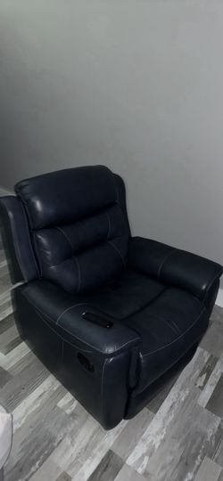 black leather recliner. NOTHING WRONG WITH IT