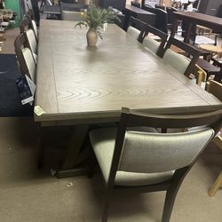 Dining table retail $1700 Costco