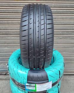 225/40/18 tire set