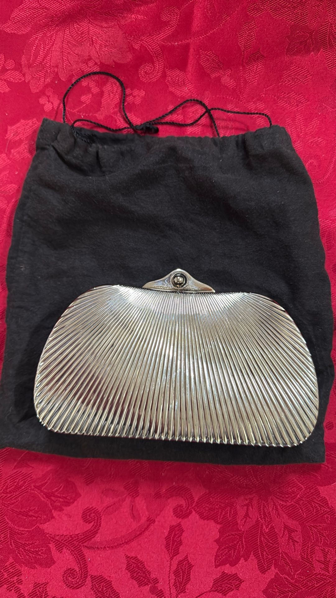 1980’s Lisette Silver toned Metal Clutch Bag