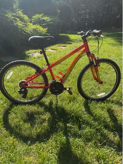 Specialized Hotrock 24" kids mountain bike