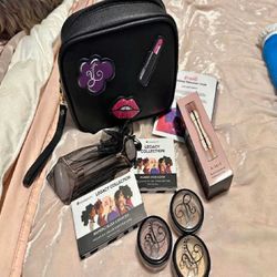 Start Your Beauty Journey with Our Makeup Set for Aspiring Artists! bring also