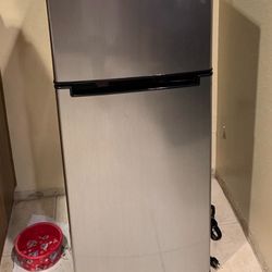 Magic Chef 4.5 Cu Ft Mini Fridge w/ Freezer – Stainless – Works Great 
