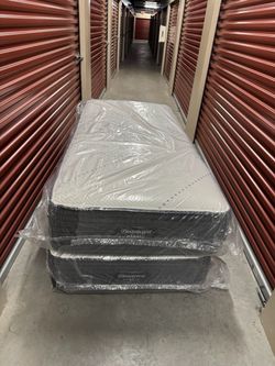 BEAUTYREST HYBRID MATTRESSES – CLEARANCE SALE!