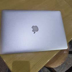 MacBook Pro 2015 Intel i7 ,16 GB , 1 Tb Ssd