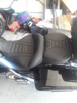 Mustang super deals deluxe touring seat