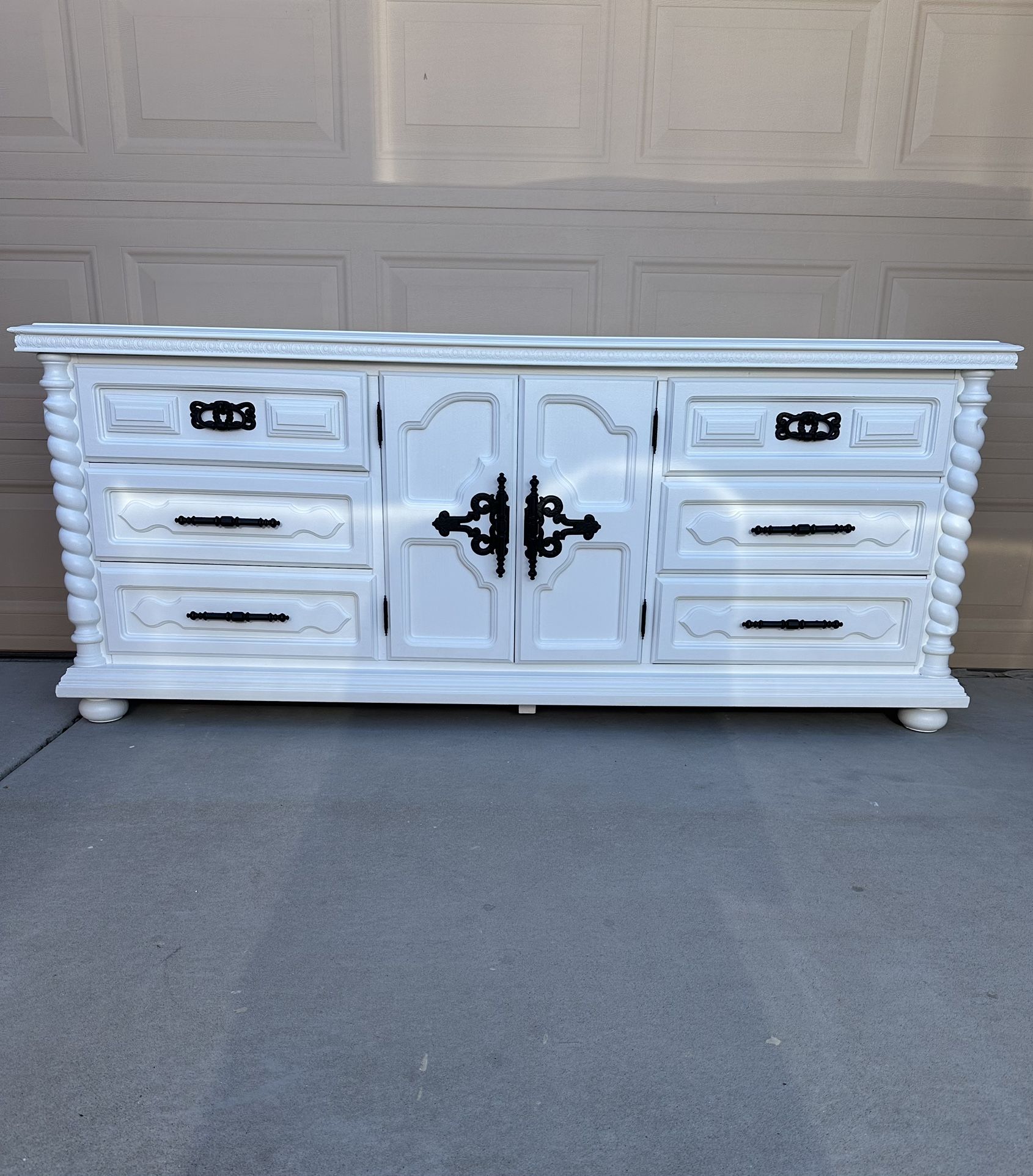 HEAVY Dresser White 9-Drawers