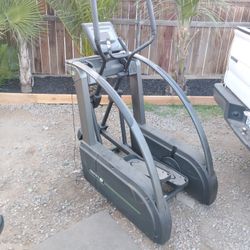 Commercial Grade Center G Elliptical Machine