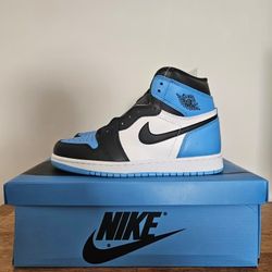 High-top men's sneakers and sports shoes