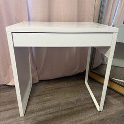 White Desk 
