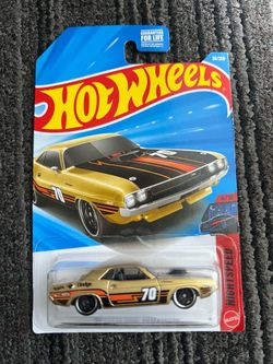 Hot Wheels Gold ‘70 Dodge Hemi Challenger – Brand New | Nightspeed