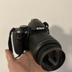 Nikon D3000 10.2MP Digital SLR Camera with 18-55mm f/3.5-5.6G AF-S DX VR Nikkor Zoom Lens