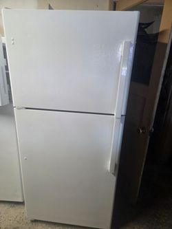 Ge Top And Bottom Refrigerator 18 cubic warranty Financing With Snap If You Qualify New Condition Store Return from scratch and dent minor Cosmetic Is