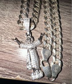 22-24in 925 Silver Maimi Cuban Chain with 1.15 CTW VVSD Moissanite Jesus Pendant