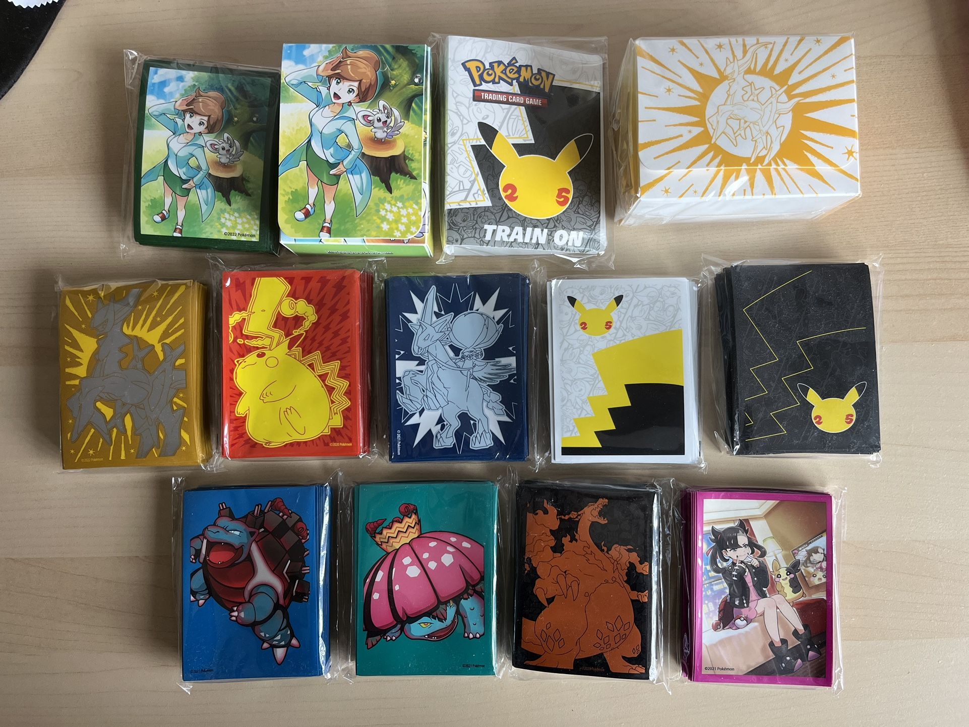 4x6 index card sleeves Pokémon TCG: Celebrations Ultra-Premium Collection main image 0