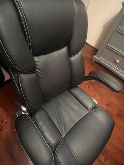 Black Executive Office Chair – Comfortable & Adjustable