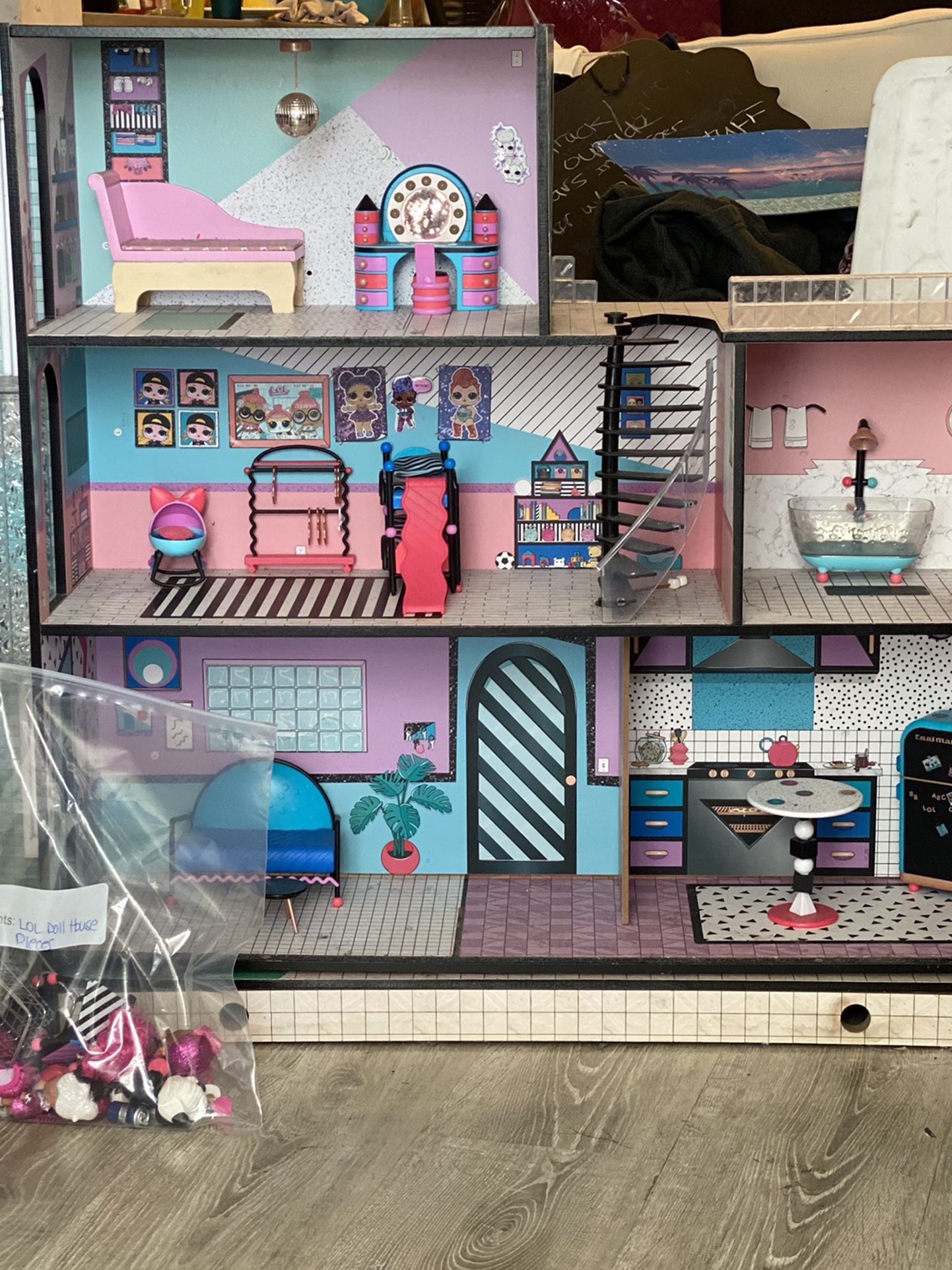 LOL Dollhouse With Pieces