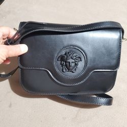 Black Women's Medusa Handbag Crossbody  8.75 X 6.25 X 3 Inches