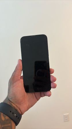 Broken iPhone 13 (parts)