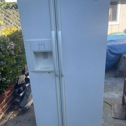 Free Fridge. DOES NOT WORK. 