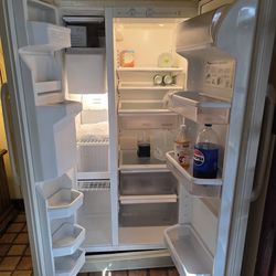Refrigerator free if pick up
