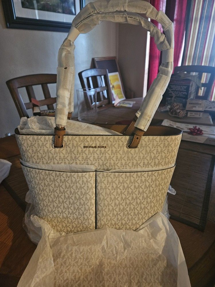 Very Large Michael Kors Purse, Brand New!