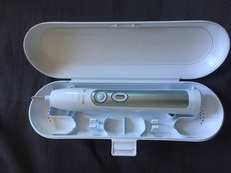 Brand new Philips Sonicare Electric Toothbrush HX6980- never used factory replacement